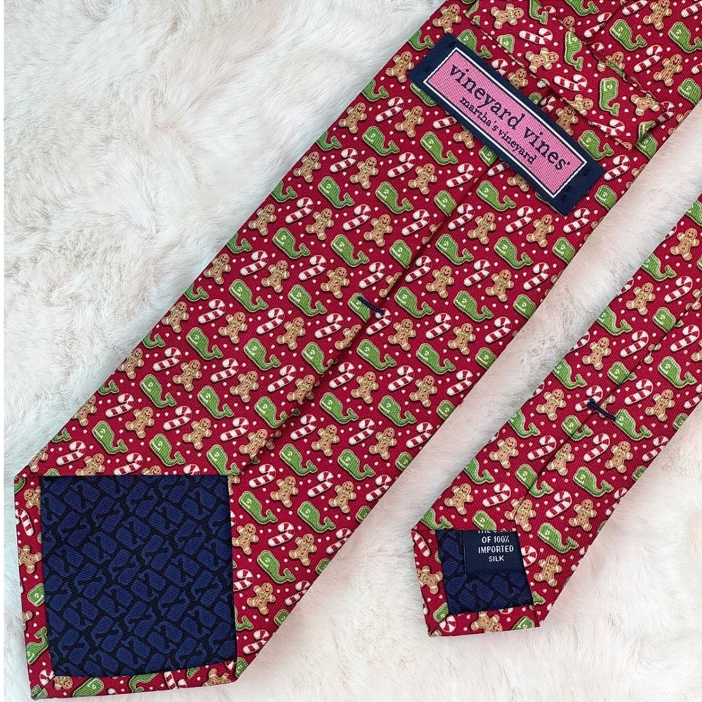 Vineyard Vines Mens Red Christmas Gingerbread Candy Cane Whale Silk Tie Holiday